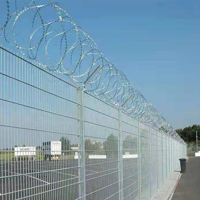 حصارهای امنیتی رول فرودگاهی 1.8 متری 30 متری اروپا با روکش پی وی سی سبز