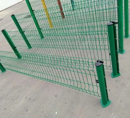 حصار مشبک سیمی سه بعدی با روکش پی وی سی جوشی 3 میلی متری 4 میلی متری با روکش پی وی سی سبز