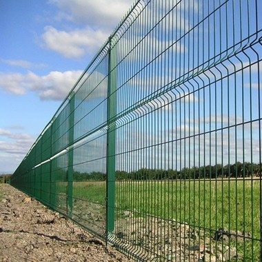 حصار مشبک سه بعدی فولادی گالوانیزه با پایه مربعی RAL 6005 سبز
