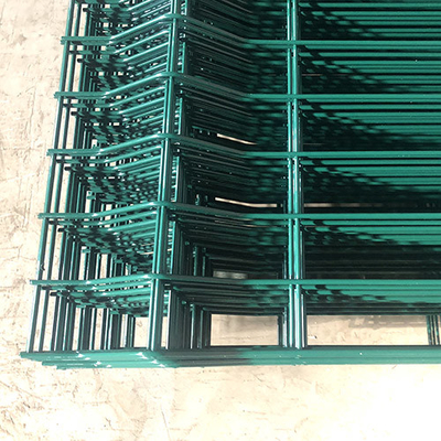 حصار مشبک سیمی سه بعدی با روکش پی وی سی سبز سفید قرمز 2.4 متر در 3 متر